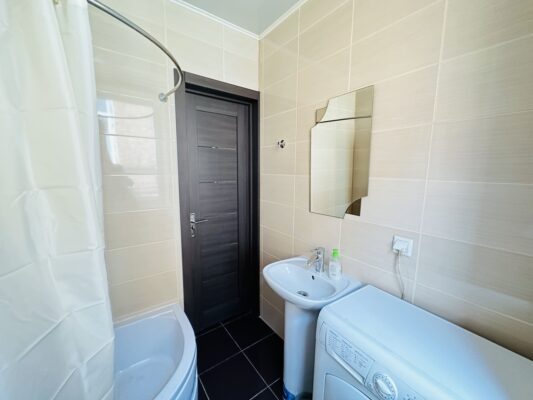 Bathroom in small flat rent from owner