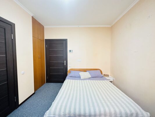 Large double bed rent flat