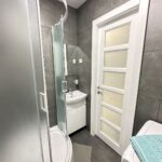 Bathroom shower cabin apartment per day