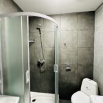 bathroom in dily rent apartmen in daily rent flat