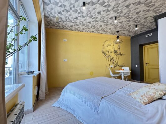 room for 2 people with 2 single or 1 double bed