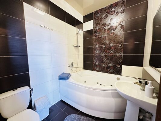 Daily Rental Apartment with a Jacuzzi in the Center of Kharkiv
