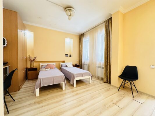 Cozy apartment with a private entrance from the street
