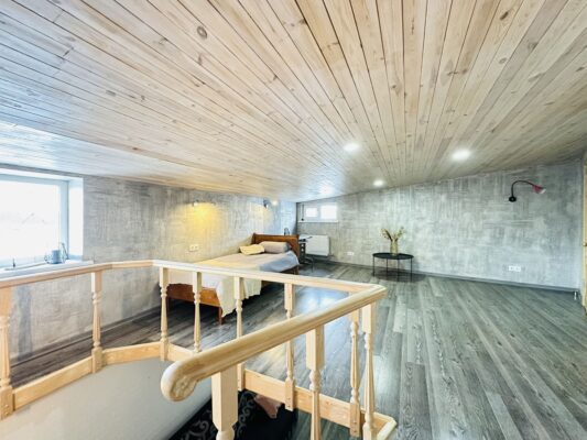 The second level includes two single beds.