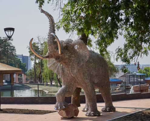 Памятник слону Харьковский зоопарк