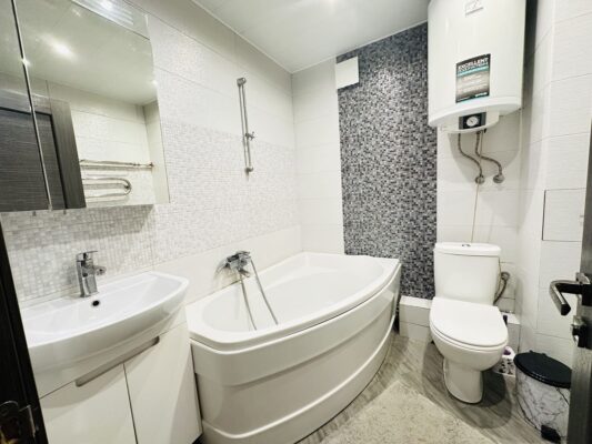 Подобово-погодинно квартира з великою ванною Харків